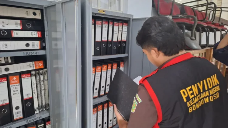 Kejari Bondowoso Geledah Dua Lokasi Dugaan Korupsi Hibah