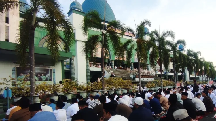 Ribuan Jamaah Padati Sholat Idul Adha di Masjid Agung Banyuwangi