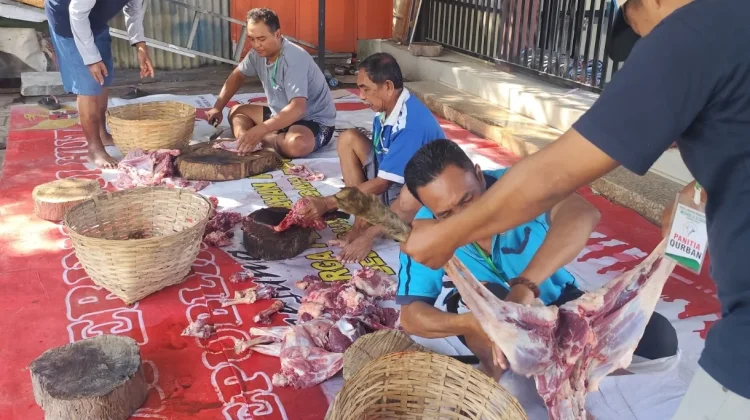 Idul Adha di Jember, Warga Antusias Masak Daging Kurban