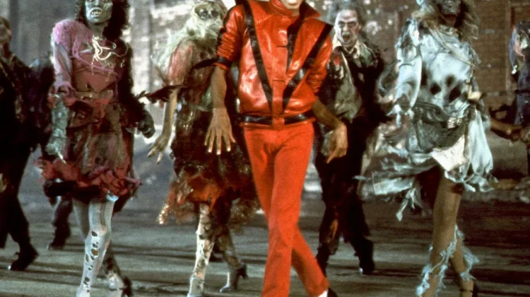 Outfit Ikonik yang Hiasi Perjalanan Karir Michael Jackson