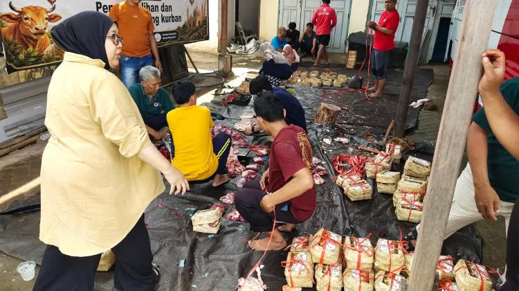 PMI Jember Bagikan Bingkisan pada Pendonor Darah