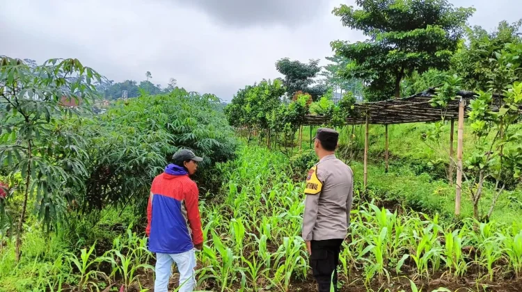 Masyarakat Dengan Polsek Senduro Sukseskan Asta Cita