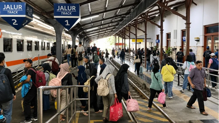 Sebanyak 20 Ribu Penumpang Padati Stasiun Daop 9 Jember