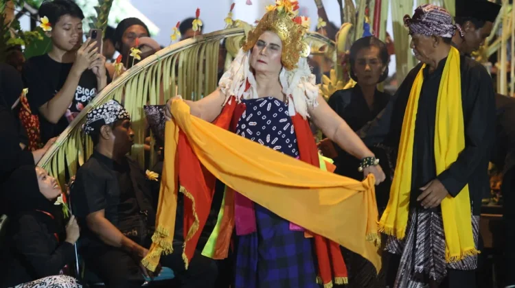 Seblang Bakungan, Saat Penari Trance Menghipnotis Ribuan Mata