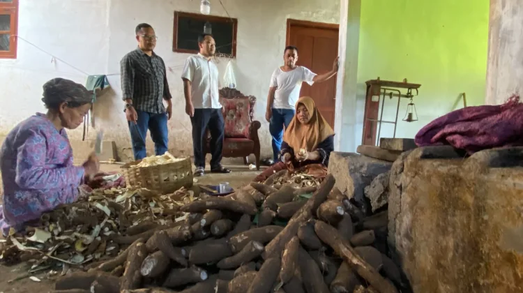 Diskoperindag Bondowoso Siapkan Solusi untuk Pengusaha Tape Terdampak Kelangka