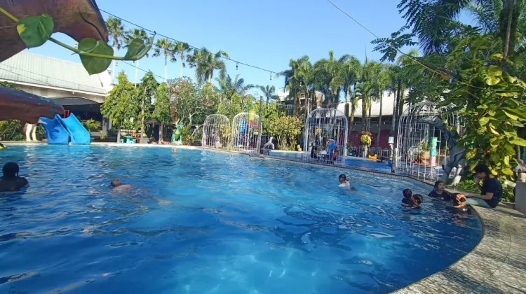 Liburan dan Berenang Jadi Kombinasi Favorit Keluarga