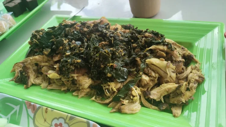Mengenal Ayam Suwir Gundo, Kuliner Rumahan Khas Bali