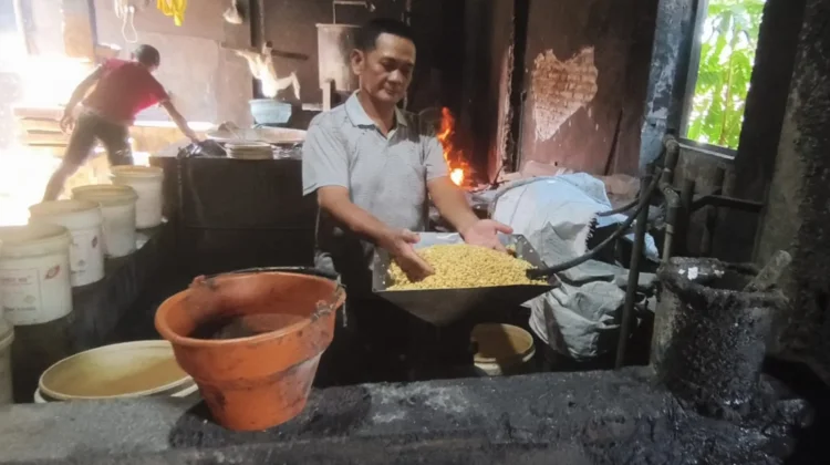 Perajin Tahu Keluhkan Tingginya Harga Kedelai