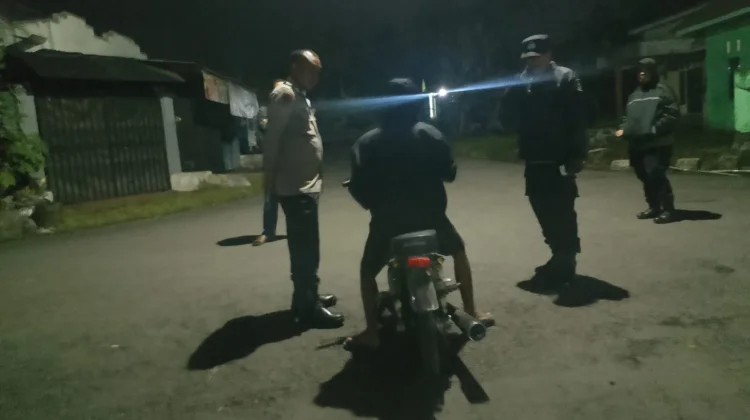 Polisi di Lumajang Patroli Kawasan Rawan