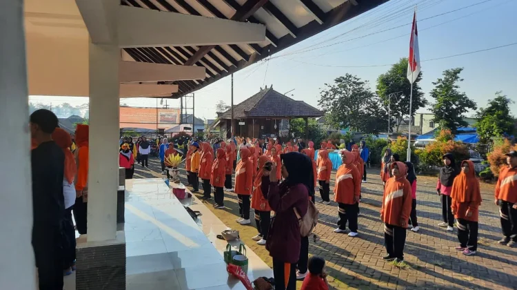 Lansia Senduro Ramaikan Peringatan HLUN ke-30
