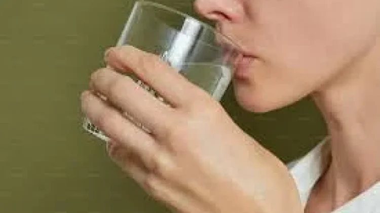 Minum Air Putih sebelum Tidur, Apakah Baik untuk Kesehatan?