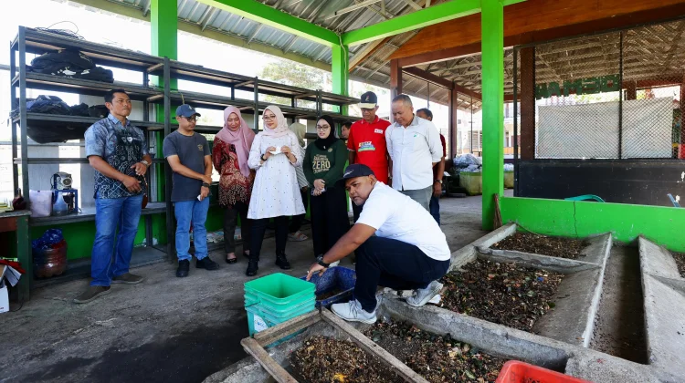 Bupati Ipuk Tinjau Pengolahan Sampah di Bakungan