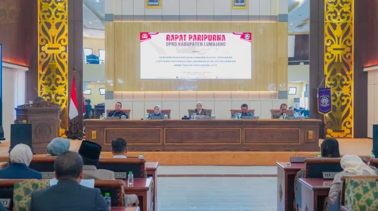 Sidang Paripurna: Bupati Lumajang Paparkan Capaian dan Realisasi APBD 2025