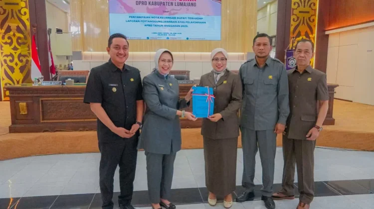 Sidang Paripurna: Bupati Lumajang Paparkan Capaian dan Realisasi APBD 2025