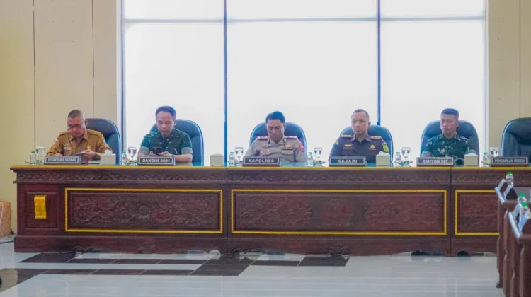 Sidang Paripurna: Bupati Lumajang Paparkan Capaian dan Realisasi APBD 2025
