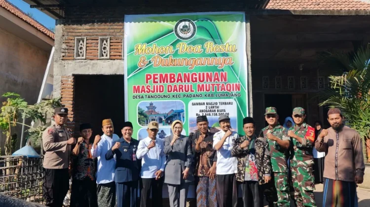 Bunda Indah Letakkan Batu Pertama Masjid Darul Muttaqin