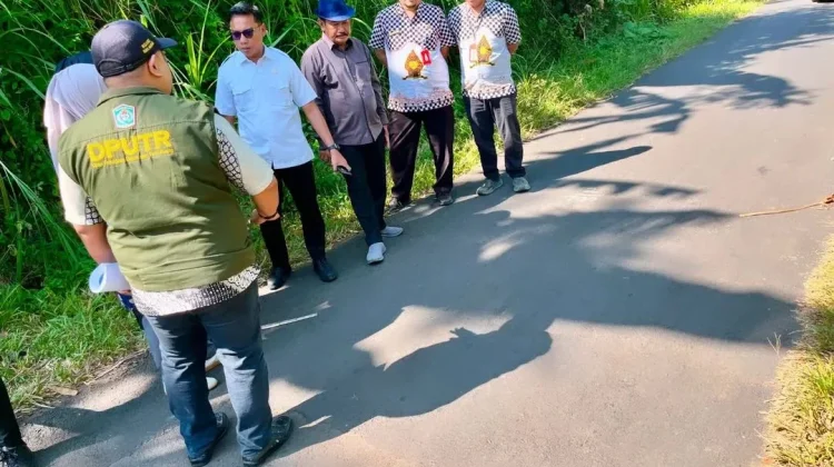 Komisi B DPRD Lumajang Tinjau Perbaikan Jalan di Klakah dan Kedungjajang