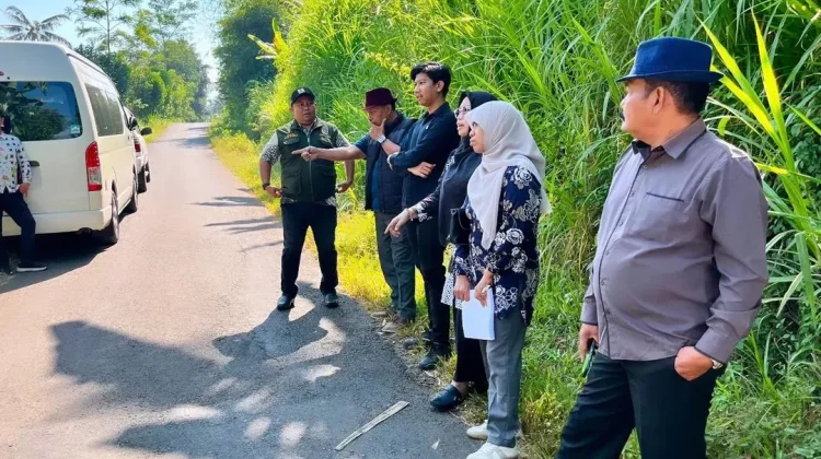 Komisi B DPRD Lumajang Tinjau Perbaikan Jalan di Klakah dan Kedungjajang