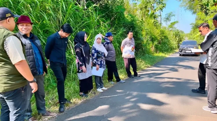 Komisi B DPRD Lumajang Tinjau Perbaikan Jalan di Klakah dan Kedungjajang