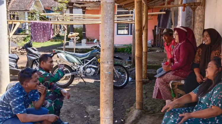 TNI Perkuat Komunikasi dengan Warga di Pasrujambe
