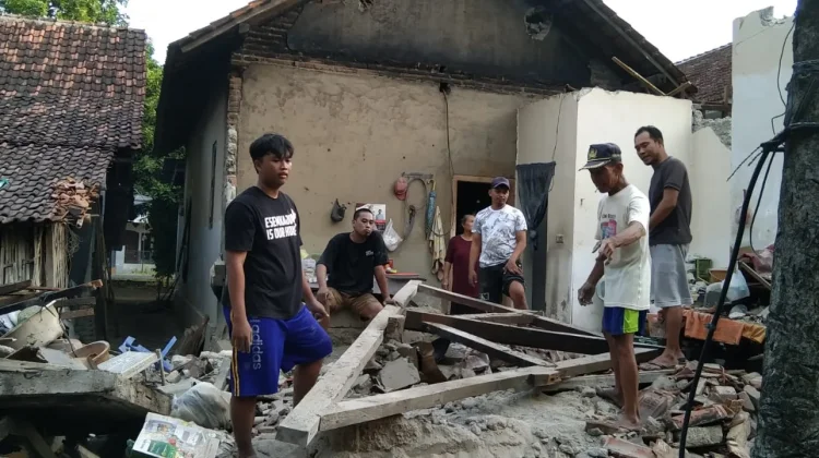 Rumah Permanen Rusak Berat akibat Angin Kencang