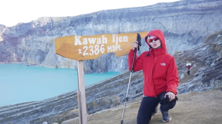 Raline Shah Takjub Keindahan Kawah Ijen Banyuwangi