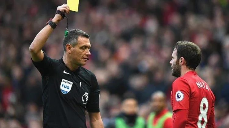 Bukan Sekadar Peniup Peluit,Peran Vital Wasit dalam Sepak Bola
