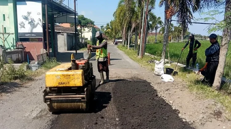 10 Kegiatan Pemeliharaan Jalan Dikerjakan di Sejumlah Ruas