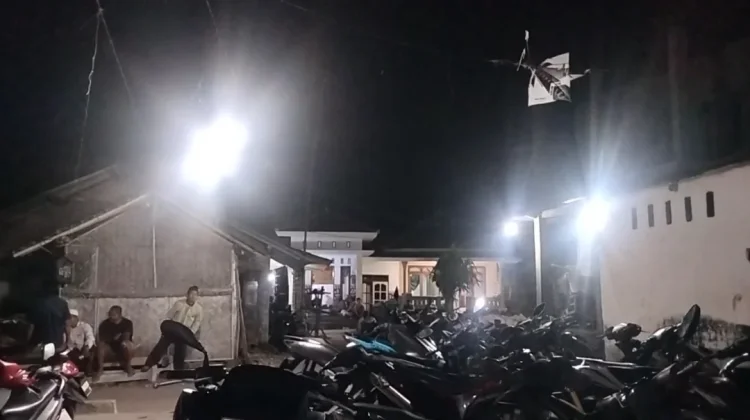 Malam Satu Syuro, Para Jamaah Berebut Air Degan di Jember