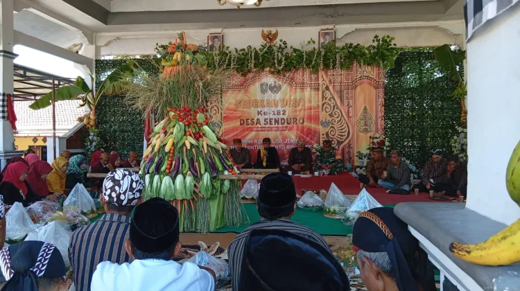 Warga Senduro Lumajang Gelar Bersih Desa pada Bulan Suro