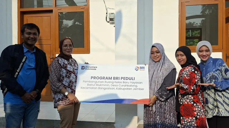CSR BRI Peduli Beri Kenyamanan Belajar Santri Jember