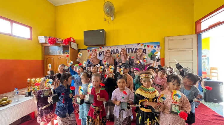 SPS Mahoni 48 Balung Gelar Tasyakuran dan Kelulusan Siswa