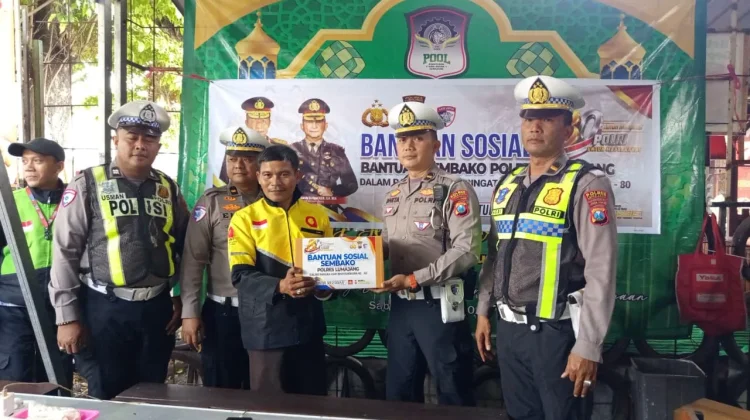 HUT Bhayangkara ke-80, Satlantas Polres Lumajang Salurkan Bansos untuk Ojol
