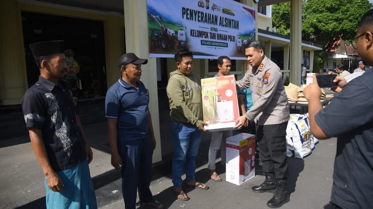 Dukung Ketahanan Pangan, Polres Bondowoso Serahkan Bantuan Pertanian