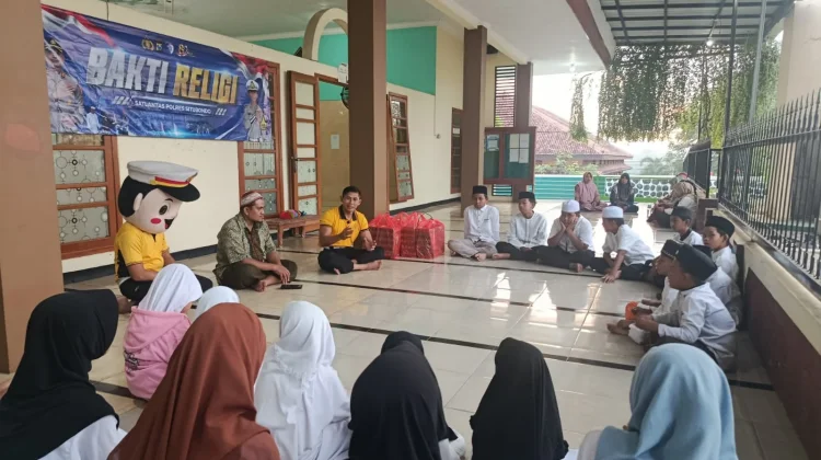 Satlantas Beri Santunan kepada 50 Anak Yatim