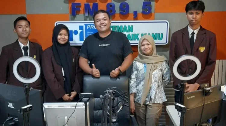 Kepemimpinan Aditya Antarkan Paskibra SMAN Jenggawah untuk Torehkan Prestasi