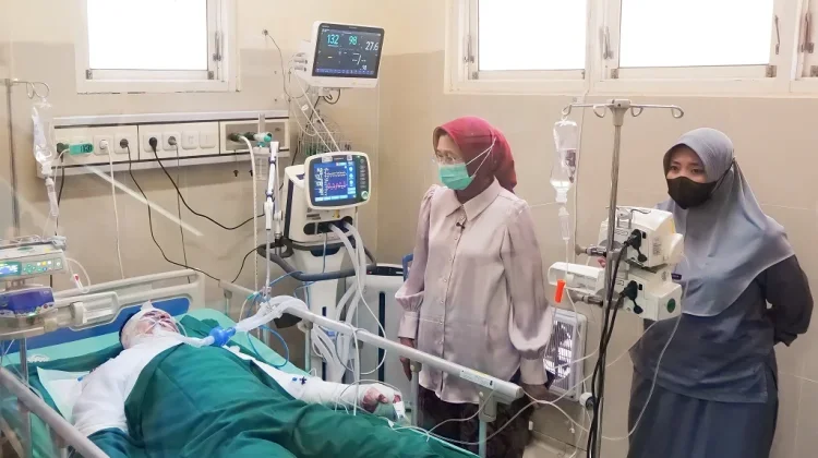 Bupati Lumajang Jenguk Korban Insiden di Kawasan Semeru