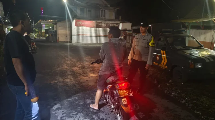 Siskamling di Candipuro Lumajang Cegah Kejadian Kriminal
