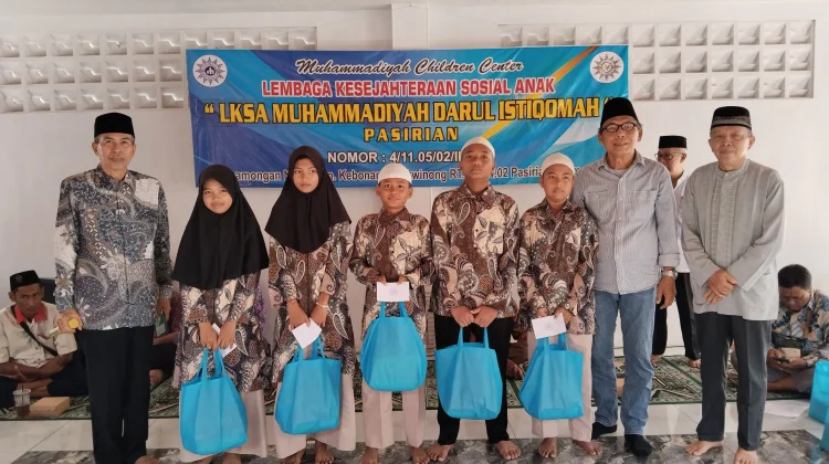 PWRI Pasirian Santuni Yatim Piatu,Tebar Kepedulian dan Harapan