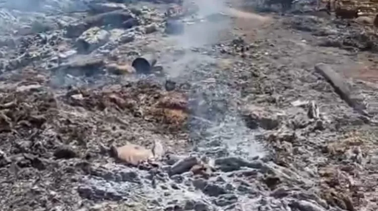 Gubuk Hutan Berisi Hasil Panen dan Motor Terbakar