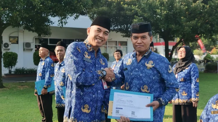 Sekda Lumajang Lepas ASN Senior