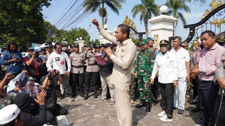 DPRD Lumajang Terima Aspirasi Aliansi Masyarakat Peduli MBG