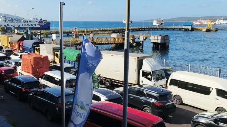 ASDP Tambah Kapal untuk Urai Antrean di Ketapang