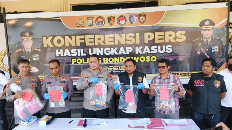 ART Baru Seminggu Kerja Bobol Etalase Perhiasan di Bondowoso