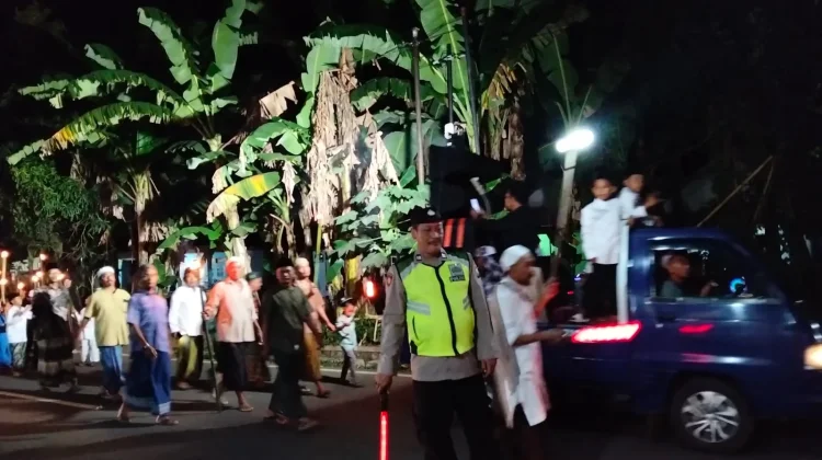 Masyarakat Jatiroto Antusias Ikuti Pawai Obor
