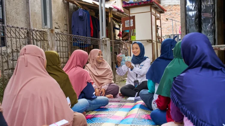 Holding UMi Dorong 2,5 Juta Nasabah Mekaar Naik Kelas