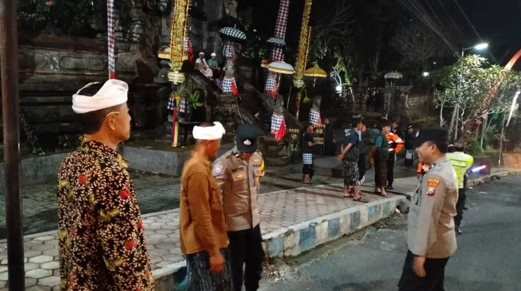Polres Lumajang Amankan Penyambutan Air Suci di Senduro
