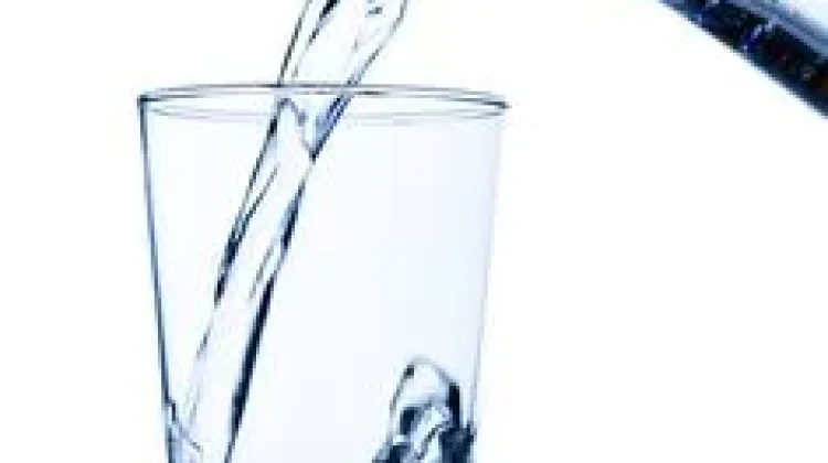 Tanda Kita Minum Air Putih Terlalu Banyak, Justru Berisiko