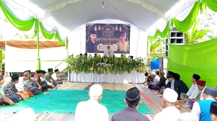Persenil Polsek Senduro Hadiri Pengajian dan Santuni Anak Yatim