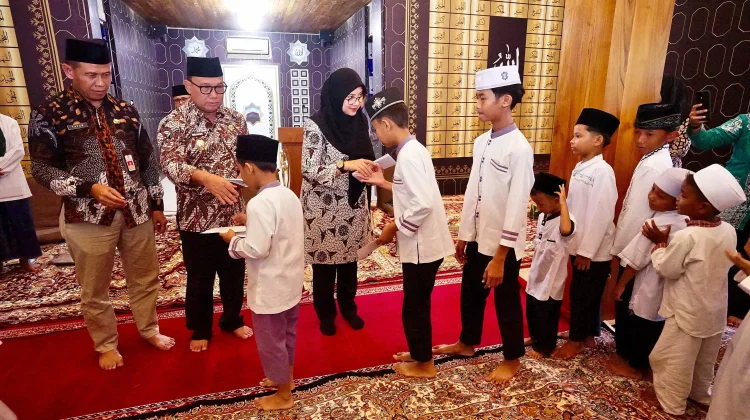 Bupati Ipuk Gelar Doa Bersama dan Santuni Anak Yatim